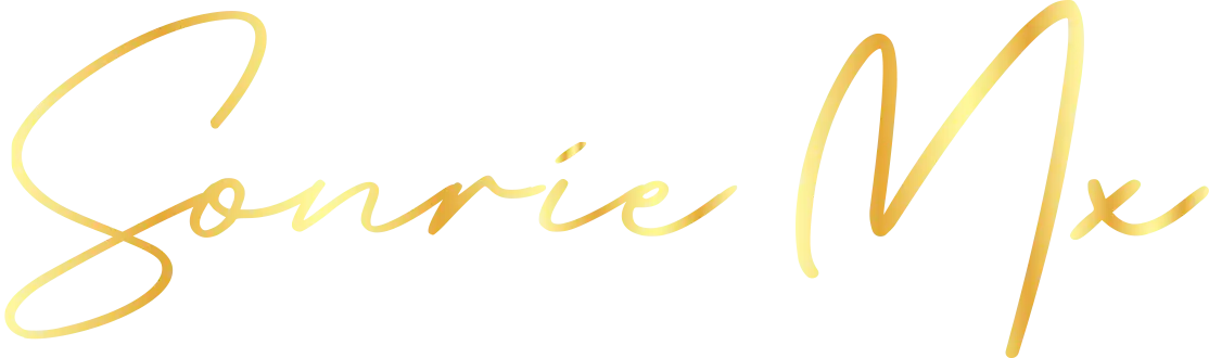 Logo de Sonríe MX en color dorado